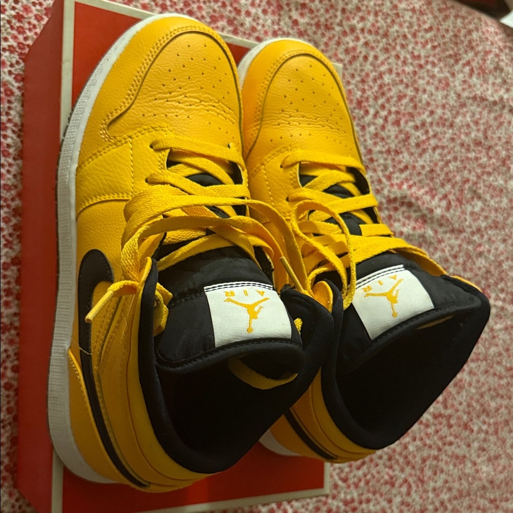 Nike Kids Sneakers in Vibrant Yellow and Black